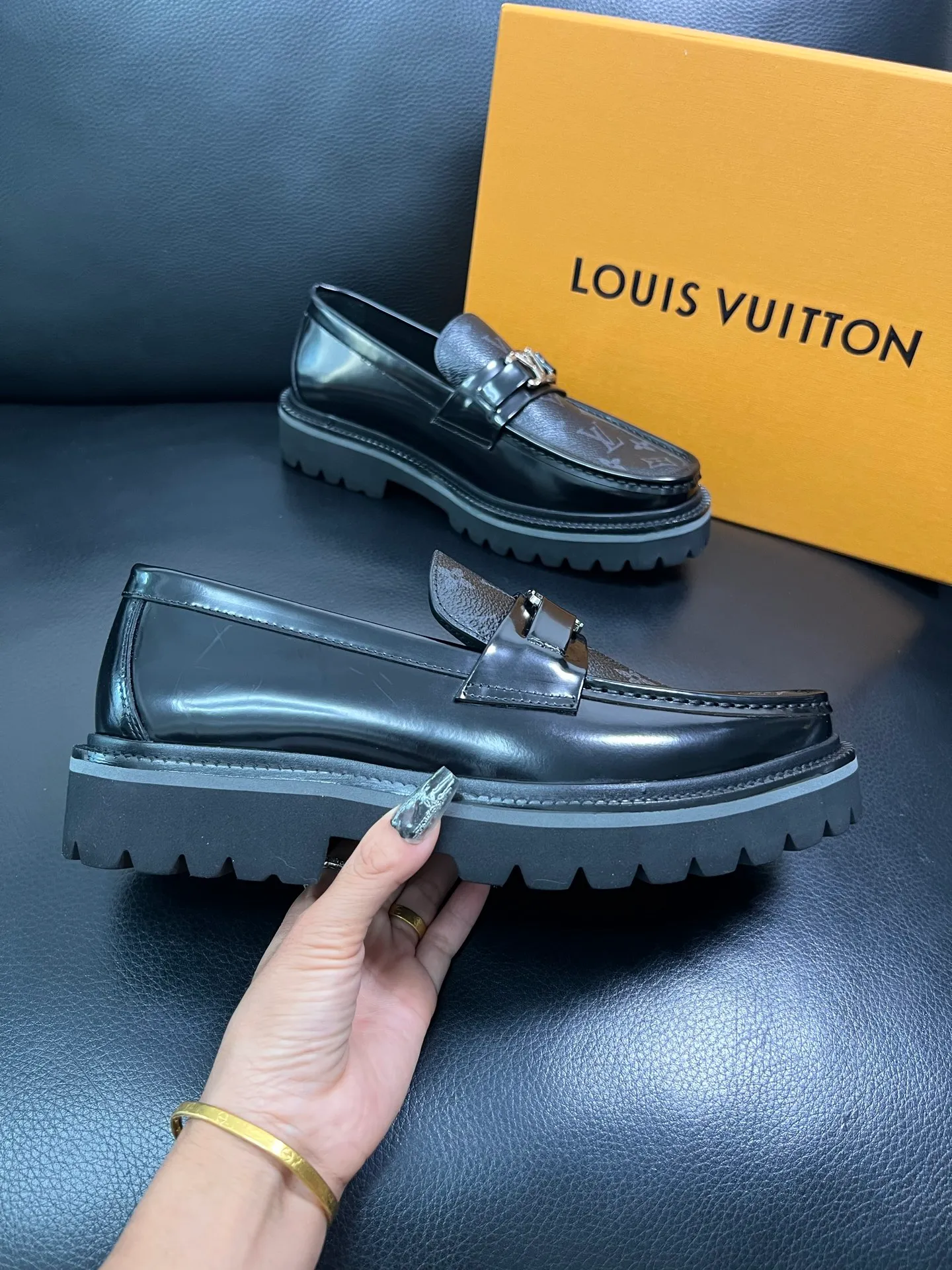 Men's shoes 💰780 Lv top purchasing Louis Vuitton leather shoes counter synchronization, uppers imported from Italy, imported water-dyed cowhide lining, soles: original soles specially provided by the original factory, original factory follow-up goods, high quality, welcome to compare, code number 38-44 (customized 45) 85842